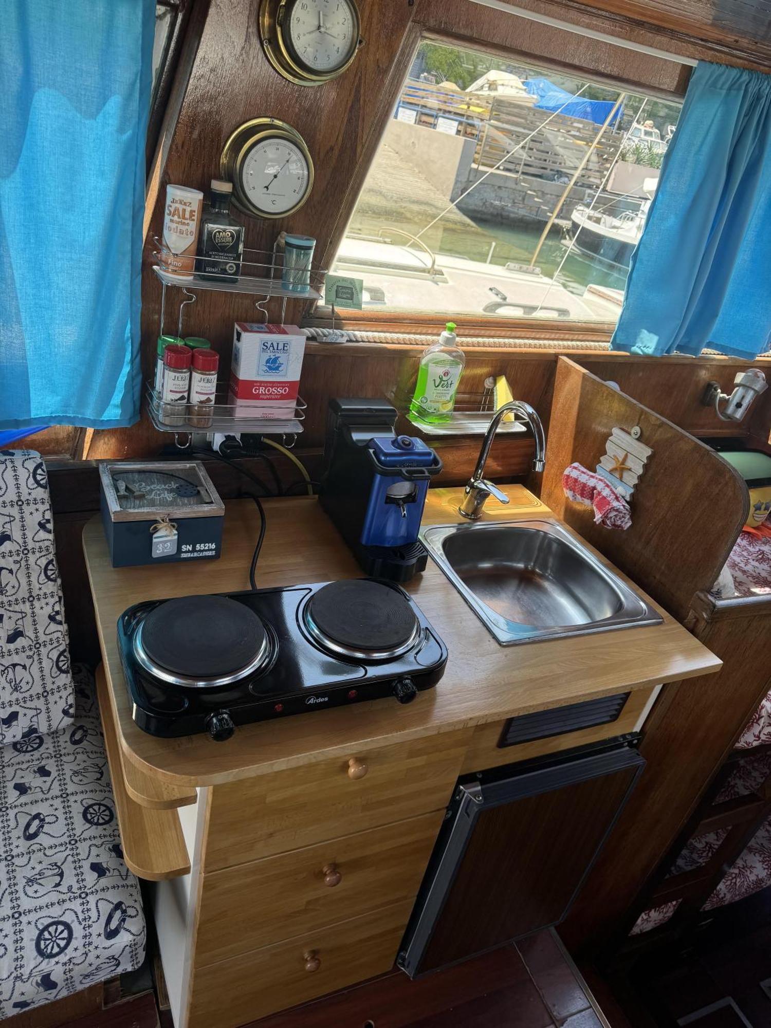 Aloha Jak's Boat Botel Alassio